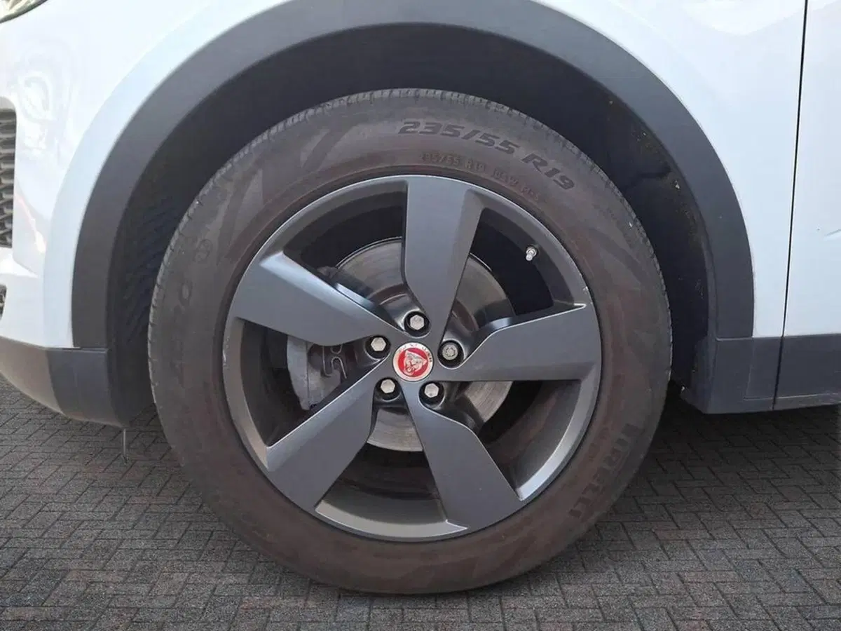 Jaguar E-Pace usata a Torino (5)