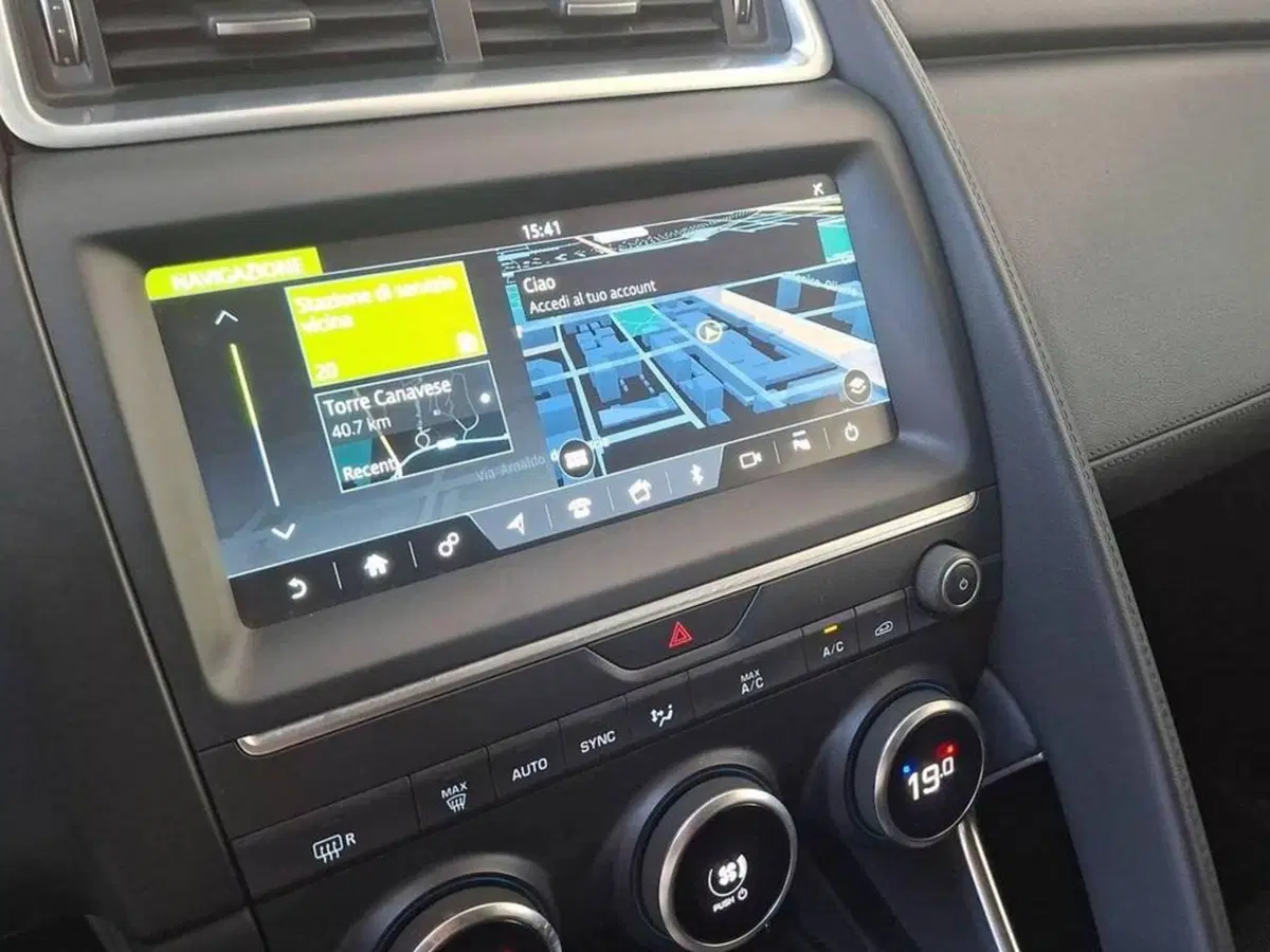 Jaguar E-Pace usata a Torino (7)