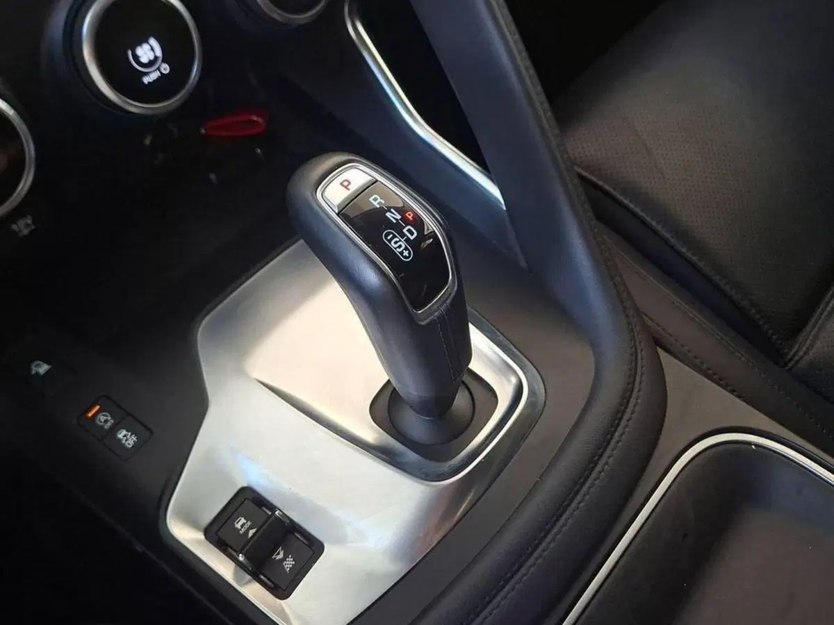 Jaguar E-Pace usata a Torino (8)