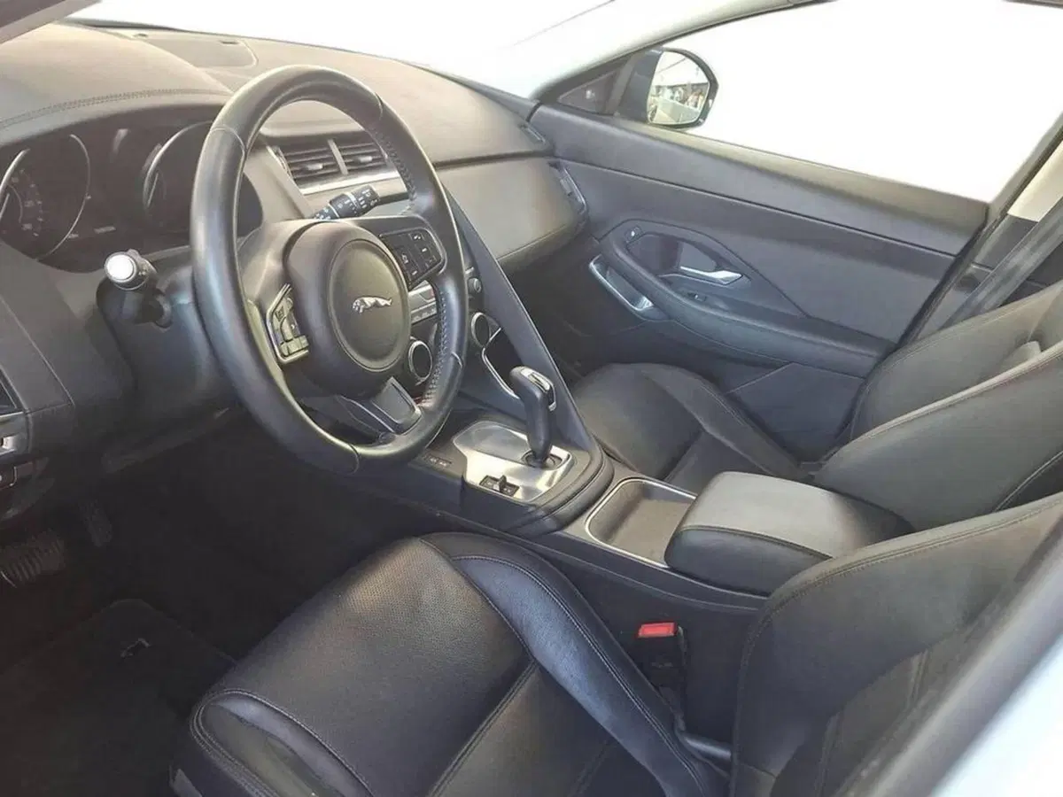 Jaguar E-Pace usata a Torino (9)