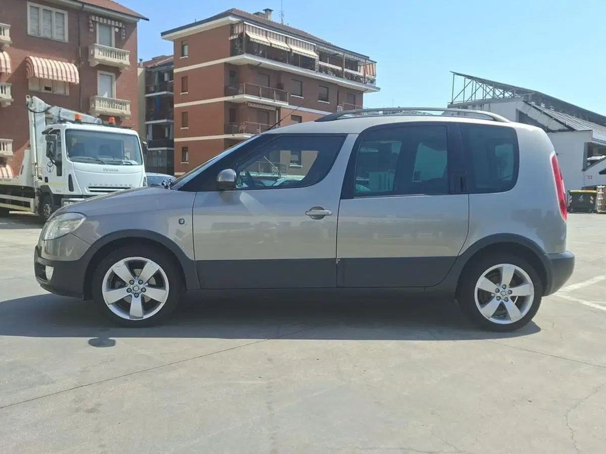 Skoda Roomster usata a Torino (2)
