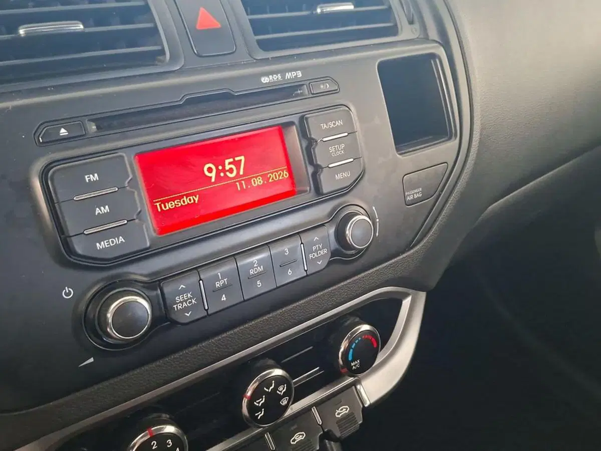 Kia Rio usata a Torino (9)