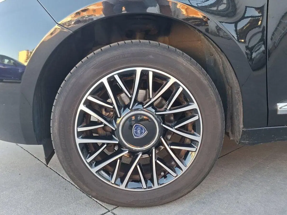 Lancia Ypsilon usata a Torino (11)