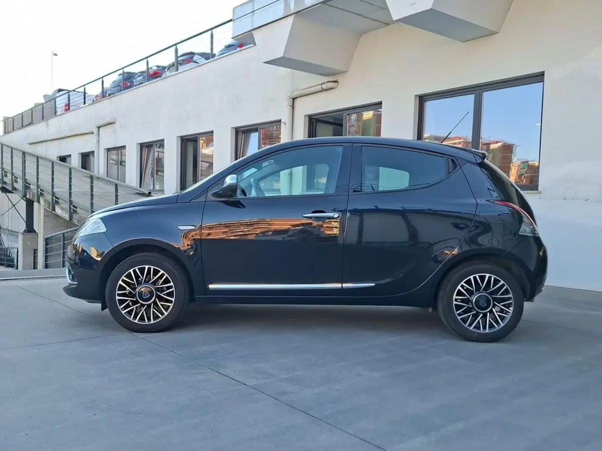 Lancia Ypsilon usata a Torino (2)