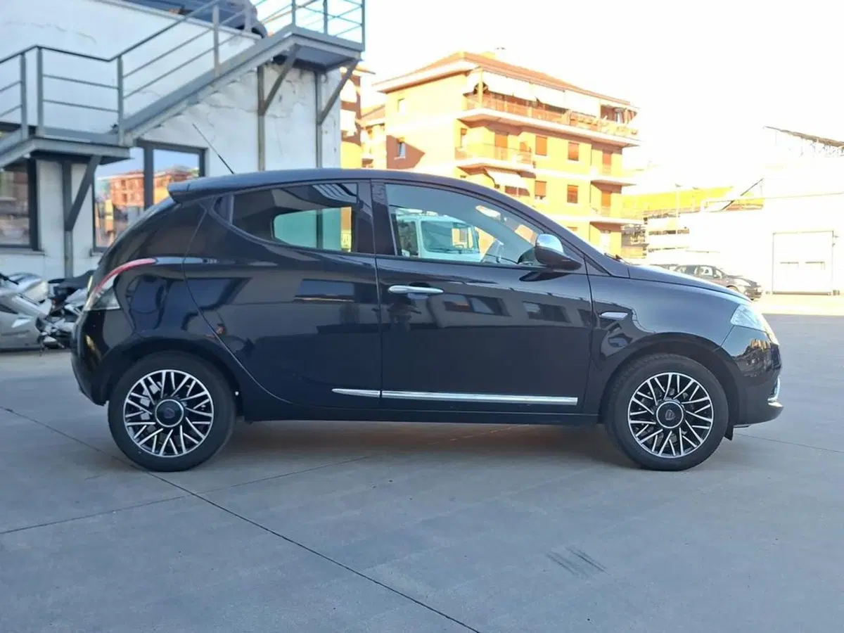 Lancia Ypsilon usata a Torino (3)