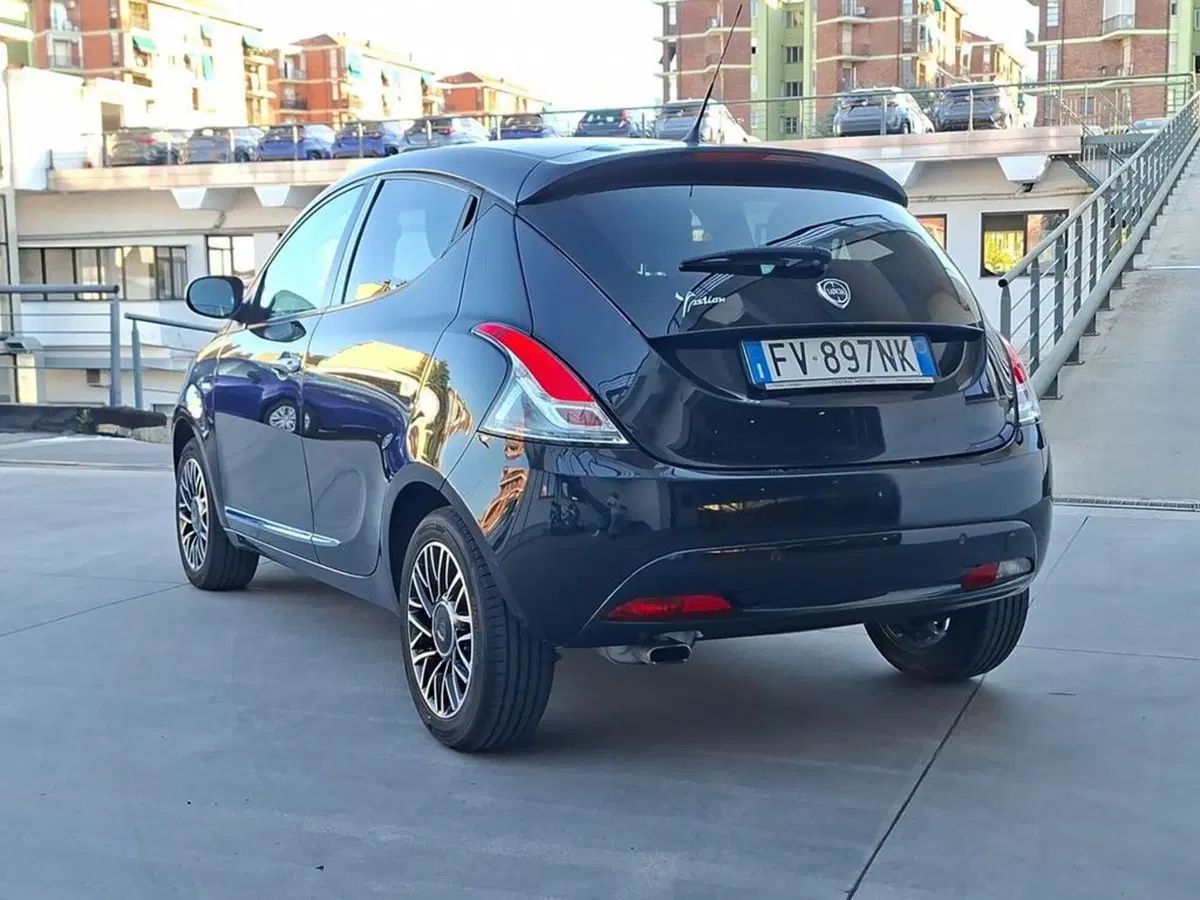 Lancia Ypsilon usata a Torino (4)