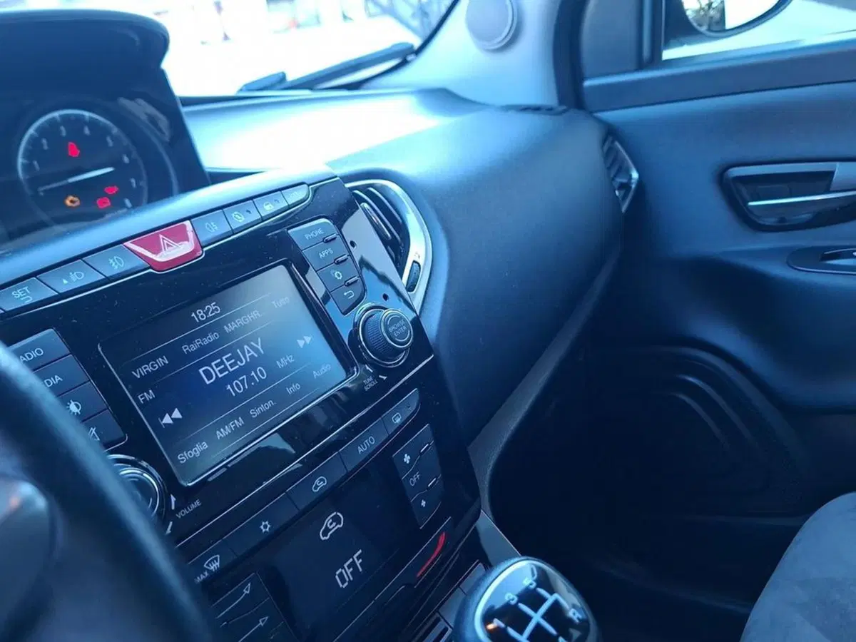 Lancia Ypsilon usata a Torino (9)
