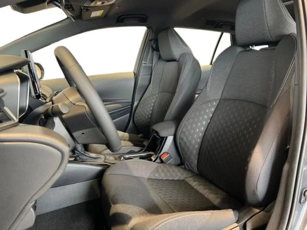 Toyota Corolla Touring Sports nuova a Vercelli (7)