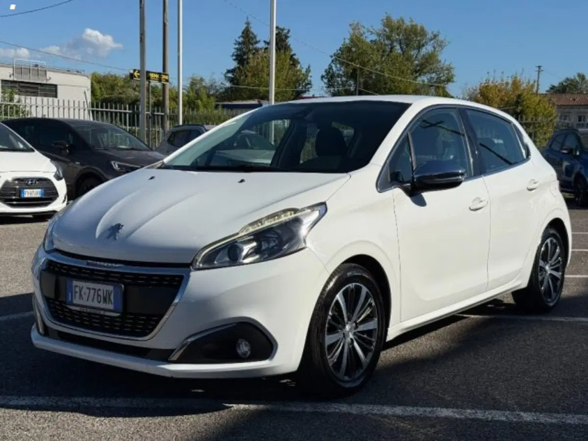 Peugeot 208 usata a Lucca