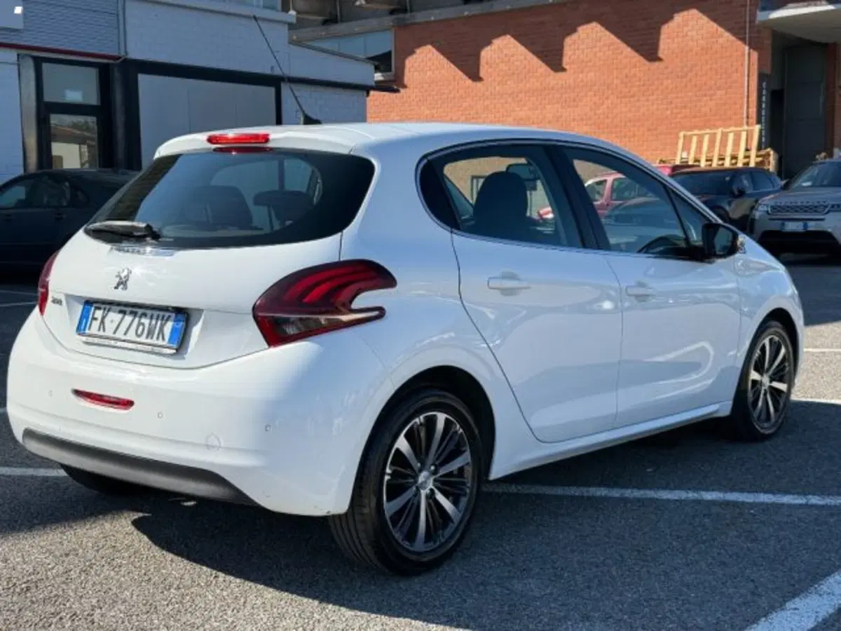 Peugeot 208 usata a Lucca (4)