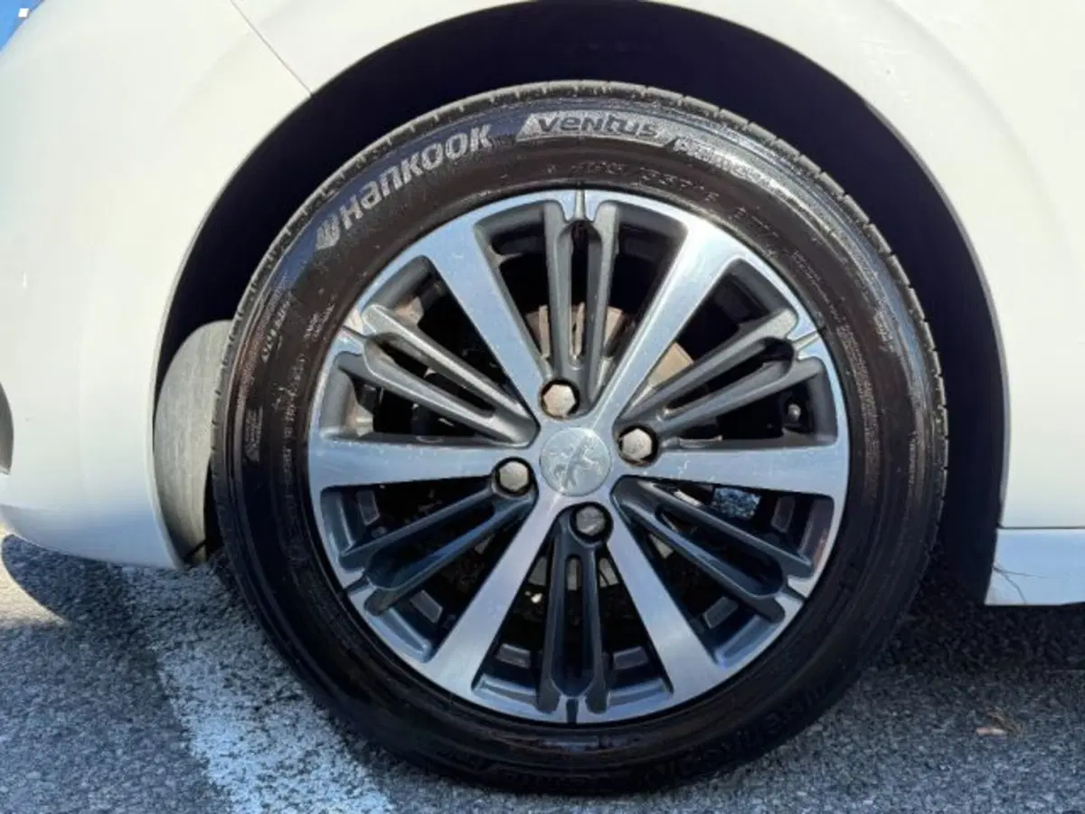 Peugeot 208 usata a Lucca (8)