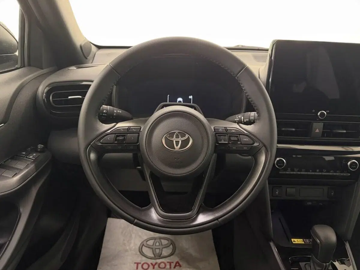 Toyota Yaris Cross nuova a Monza e Brianza (7)