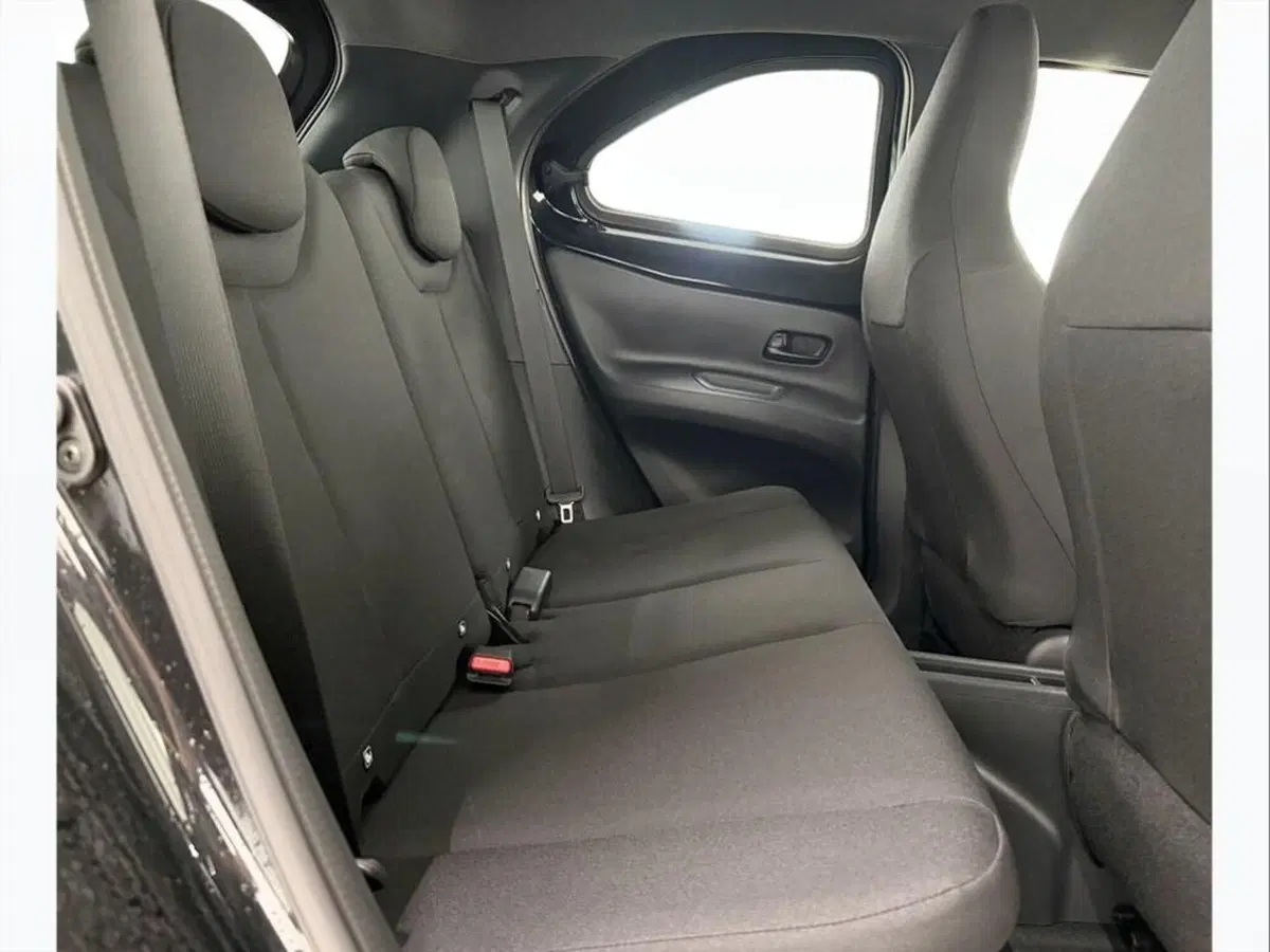 Toyota Aygo X nuova a Monza e Brianza (10)