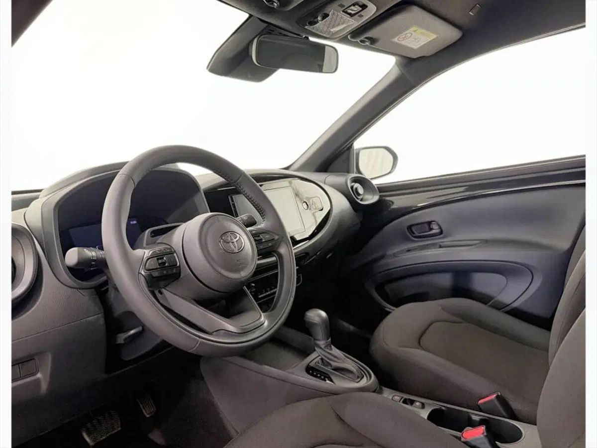 Toyota Aygo X nuova a Monza e Brianza (11)