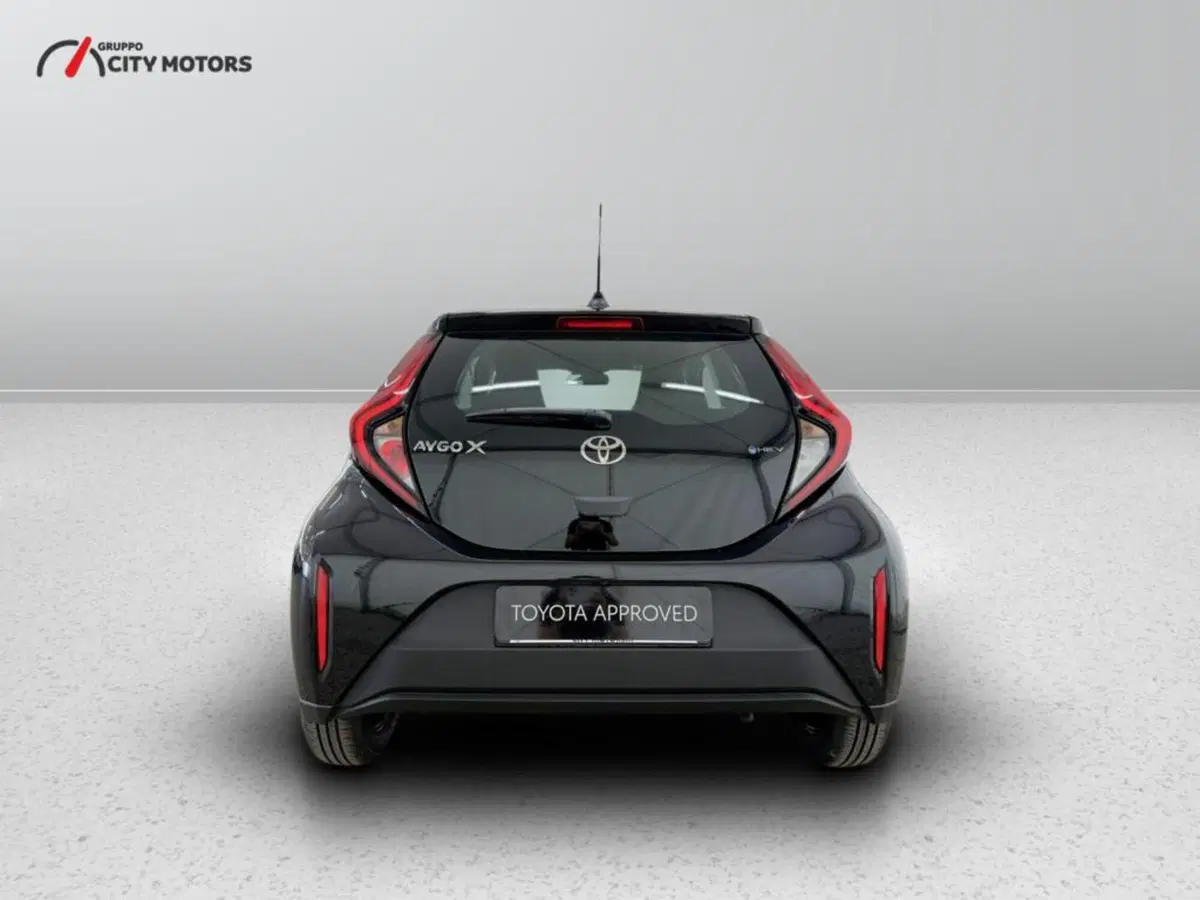 Toyota Aygo X nuova a Monza e Brianza (5)