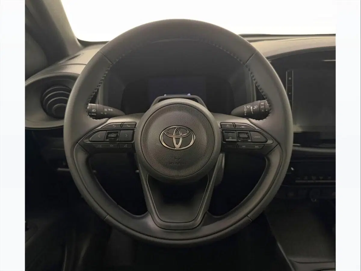 Toyota Aygo X nuova a Monza e Brianza (7)