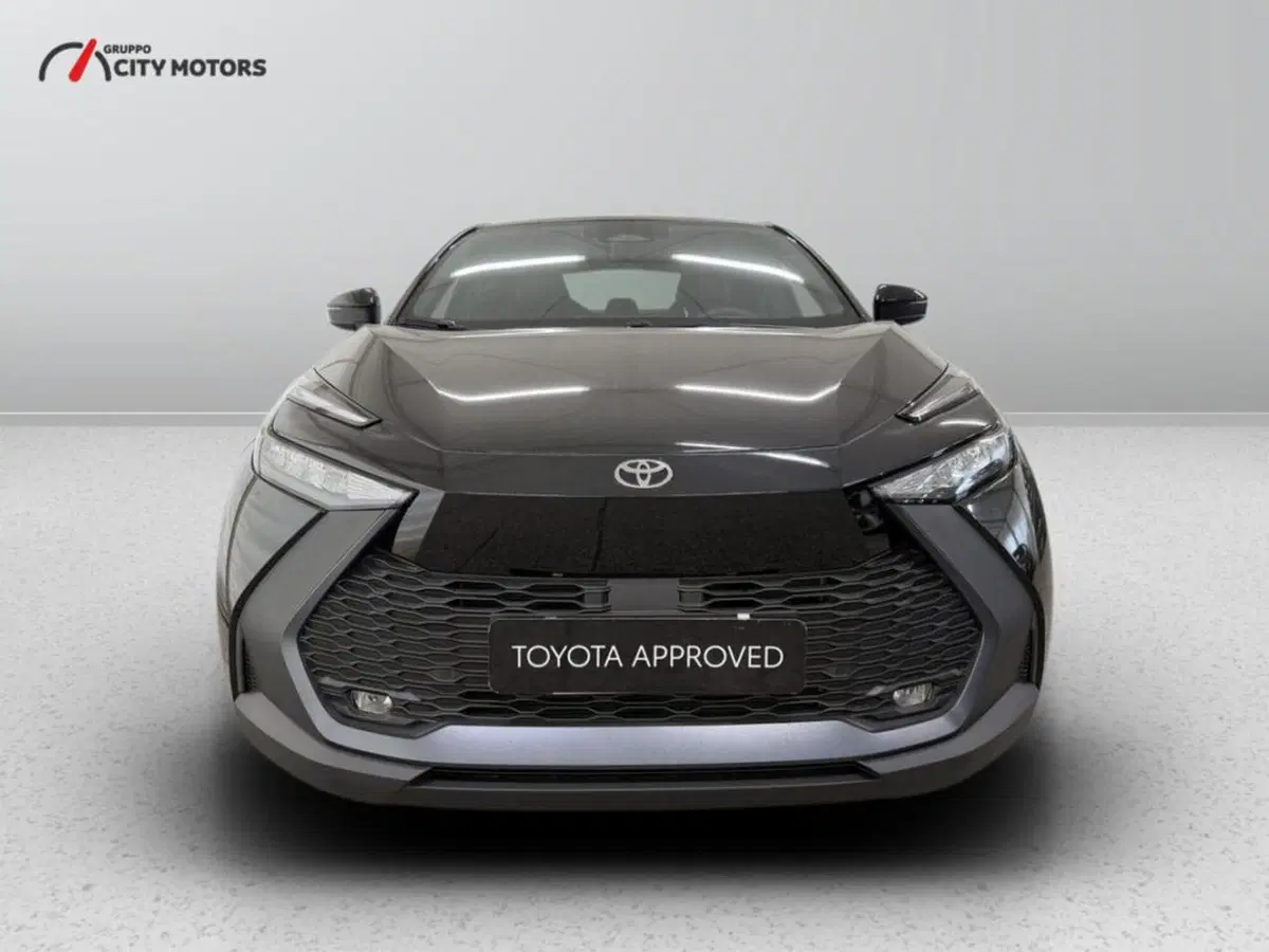 Toyota Toyota C-HR nuova a Monza e Brianza (2)