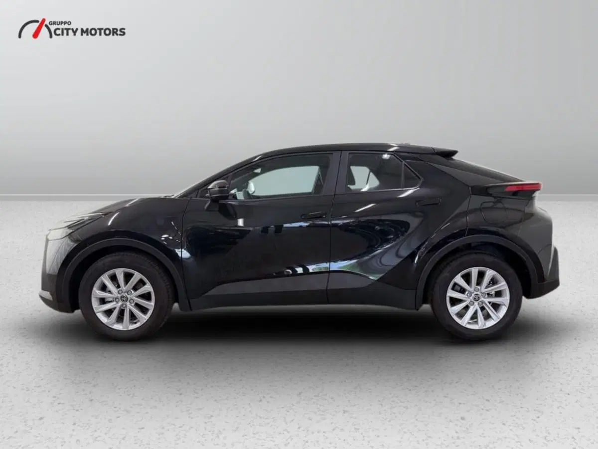 Toyota Toyota C-HR nuova a Monza e Brianza (3)