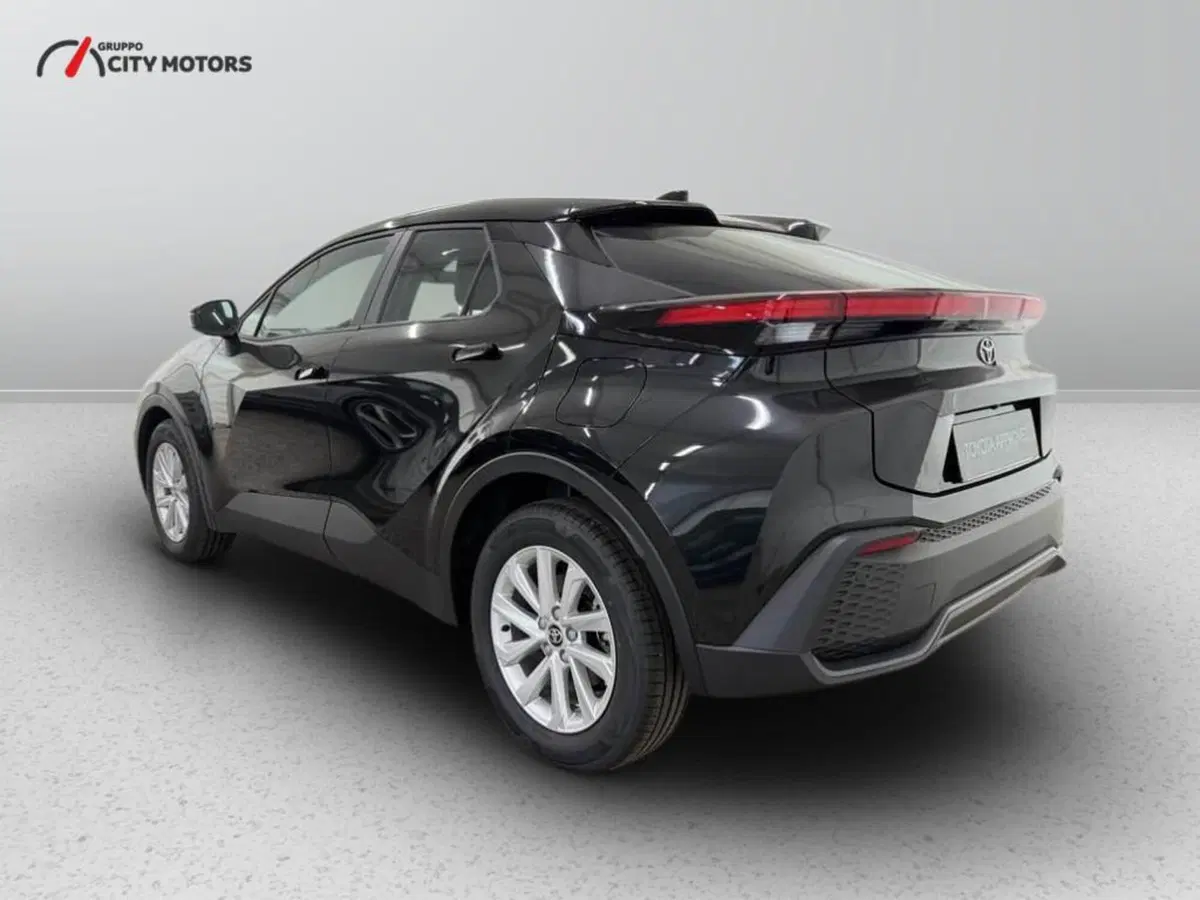 Toyota Toyota C-HR nuova a Monza e Brianza (4)