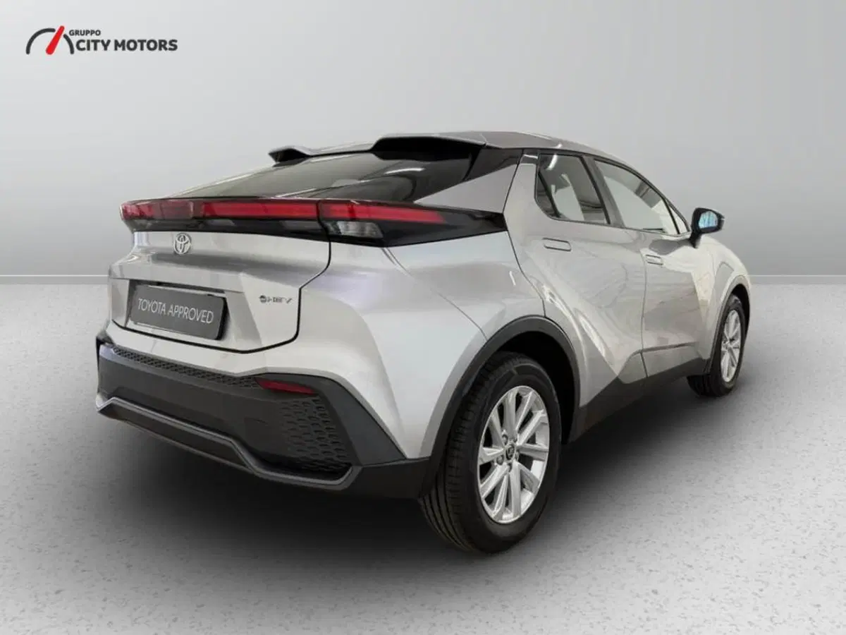 Toyota Toyota C-HR nuova a Monza e Brianza (6)