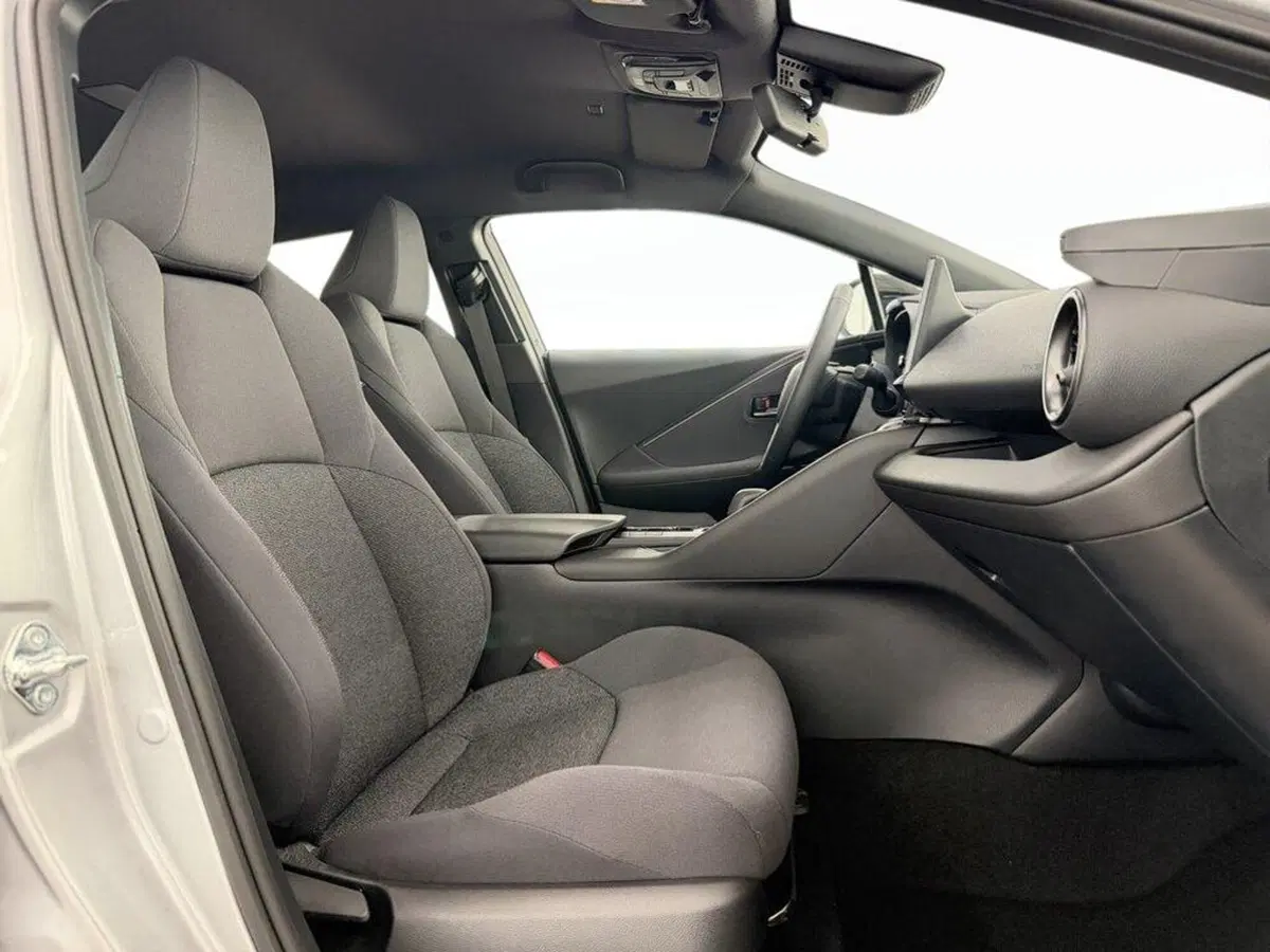 Toyota Toyota C-HR nuova a Monza e Brianza (9)