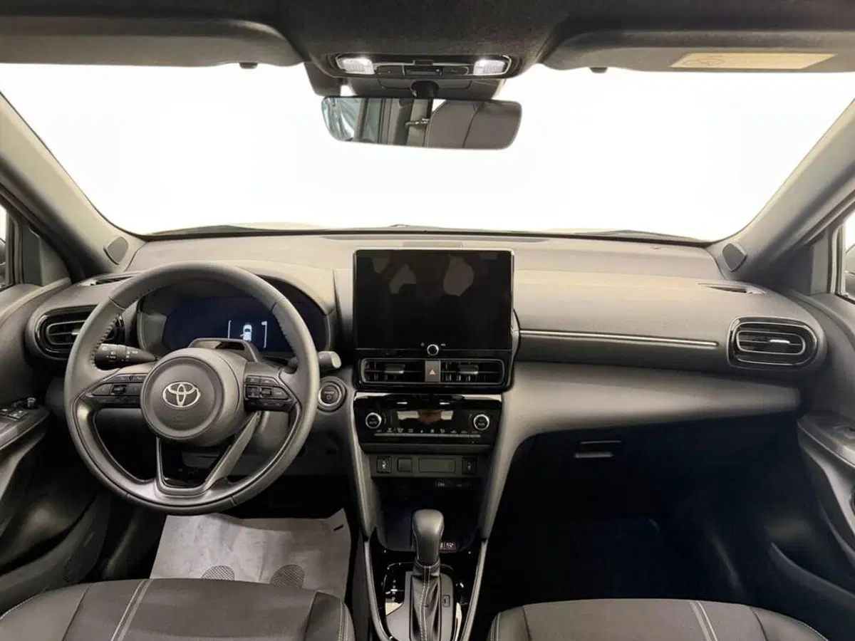 Toyota Yaris Cross nuova a Monza e Brianza (7)