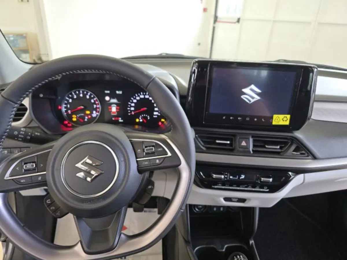 Suzuki Swift nuova a Reggio Emilia (10)