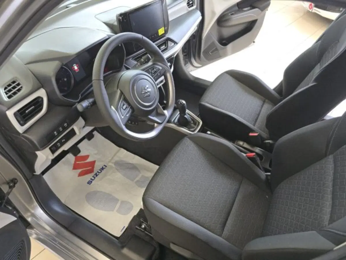 Suzuki Swift nuova a Reggio Emilia (9)