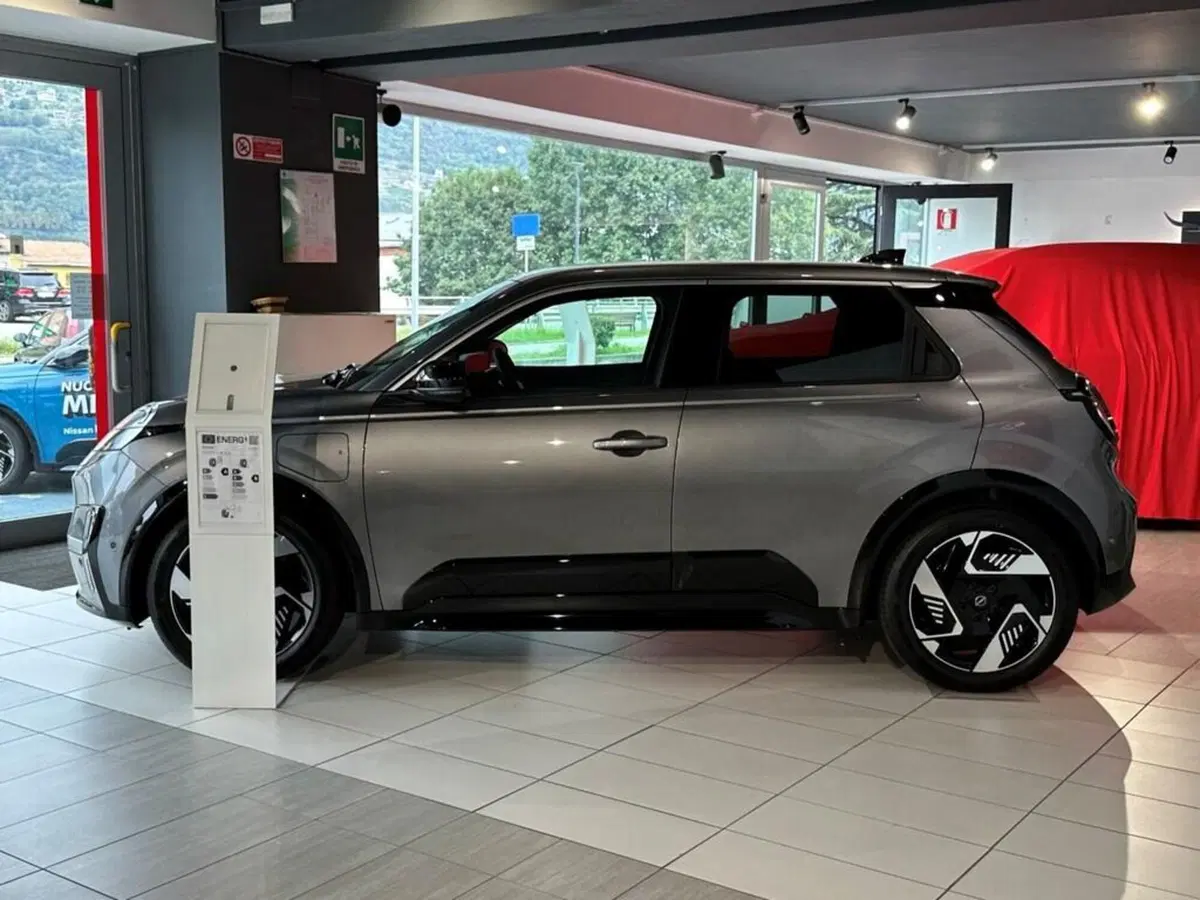 Nissan Micra nuova a Sondrio (2)