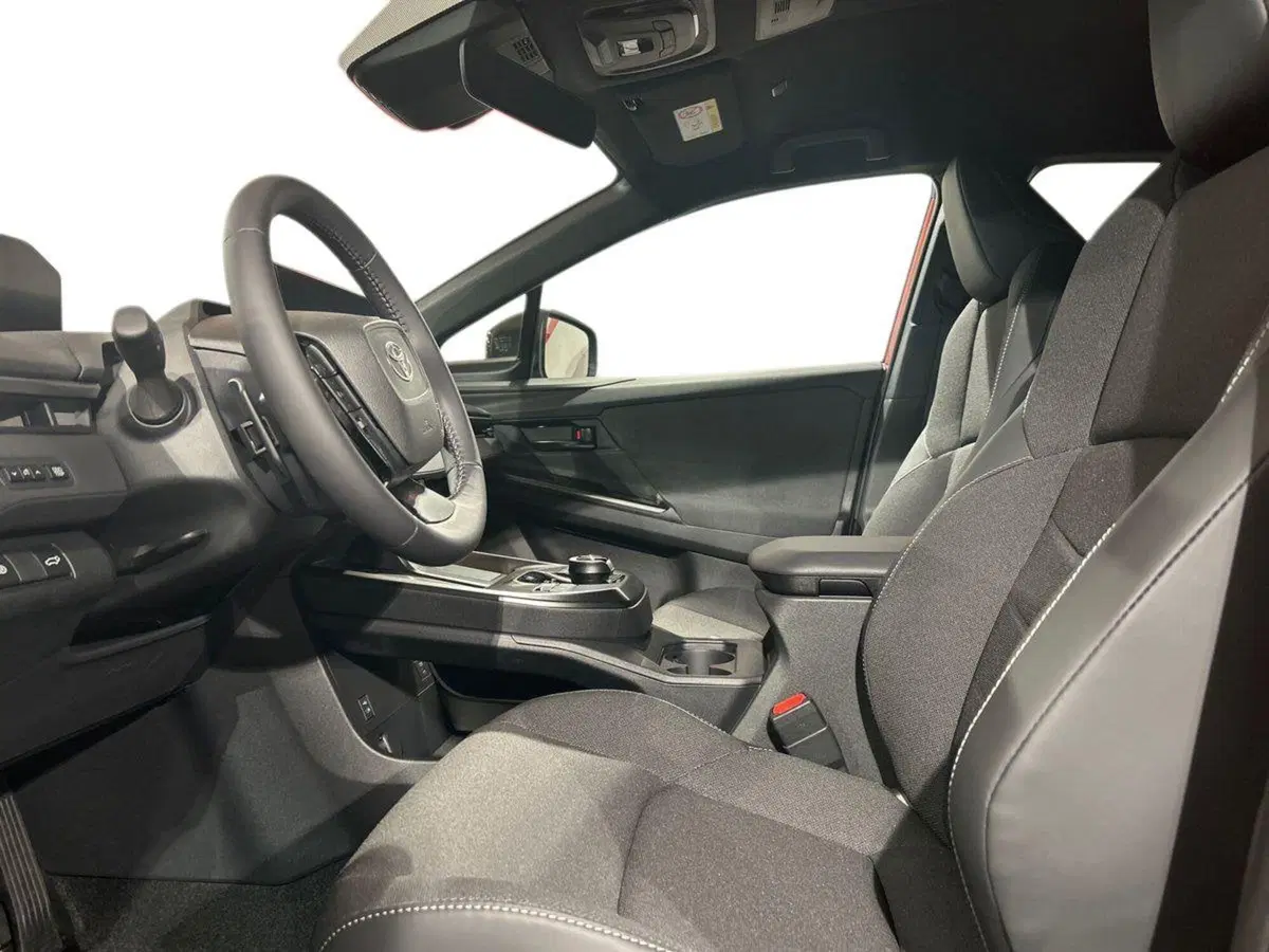 Toyota Toyota C-HR nuova a Lecco (10)