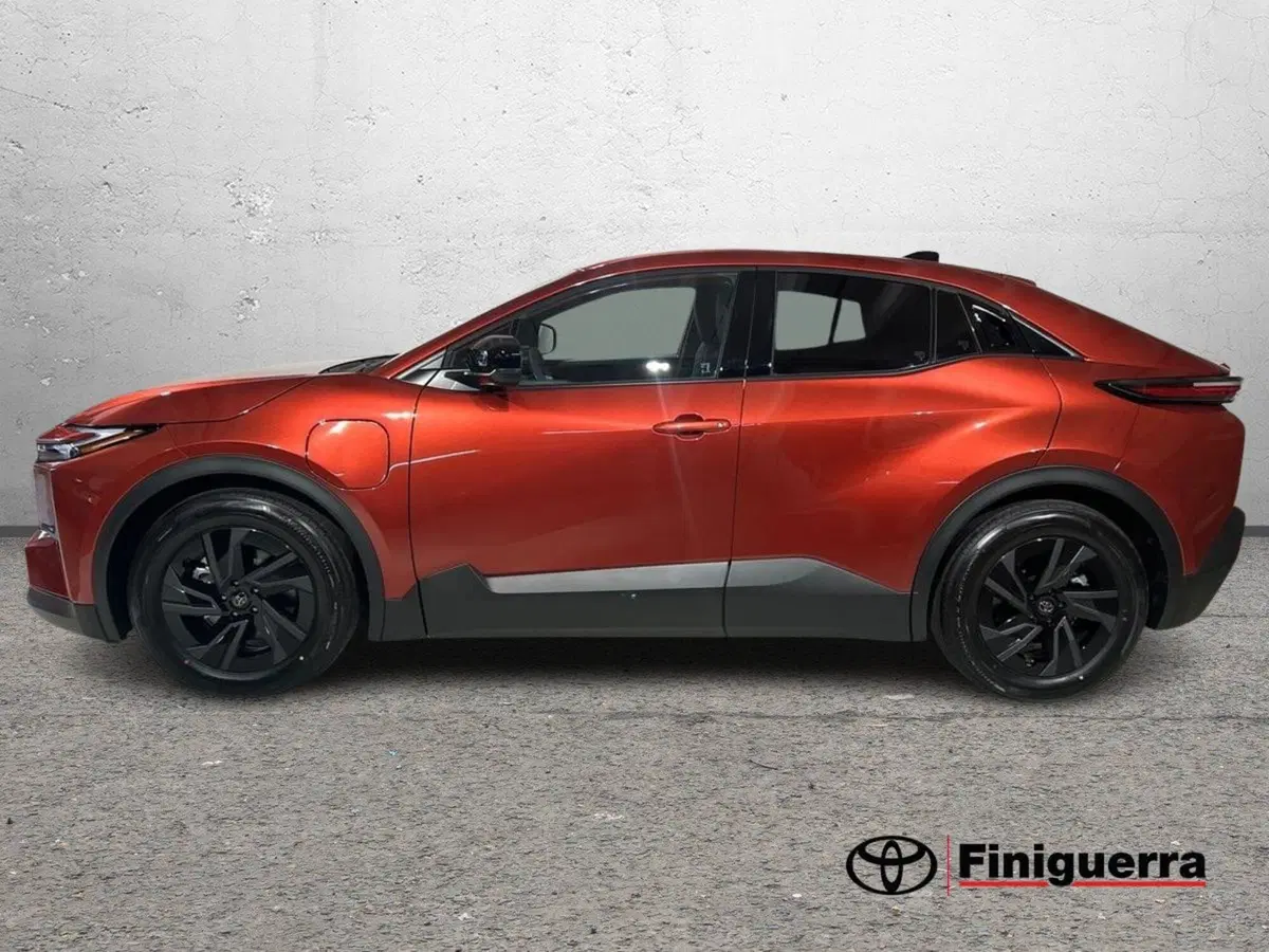 Toyota Toyota C-HR nuova a Lecco (6)