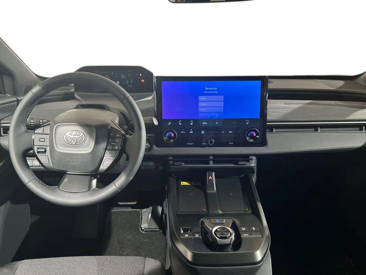 Toyota Toyota C-HR nuova a Lecco (8)
