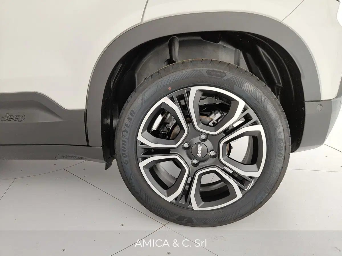 Jeep Avenger nuova a Caserta (11)
