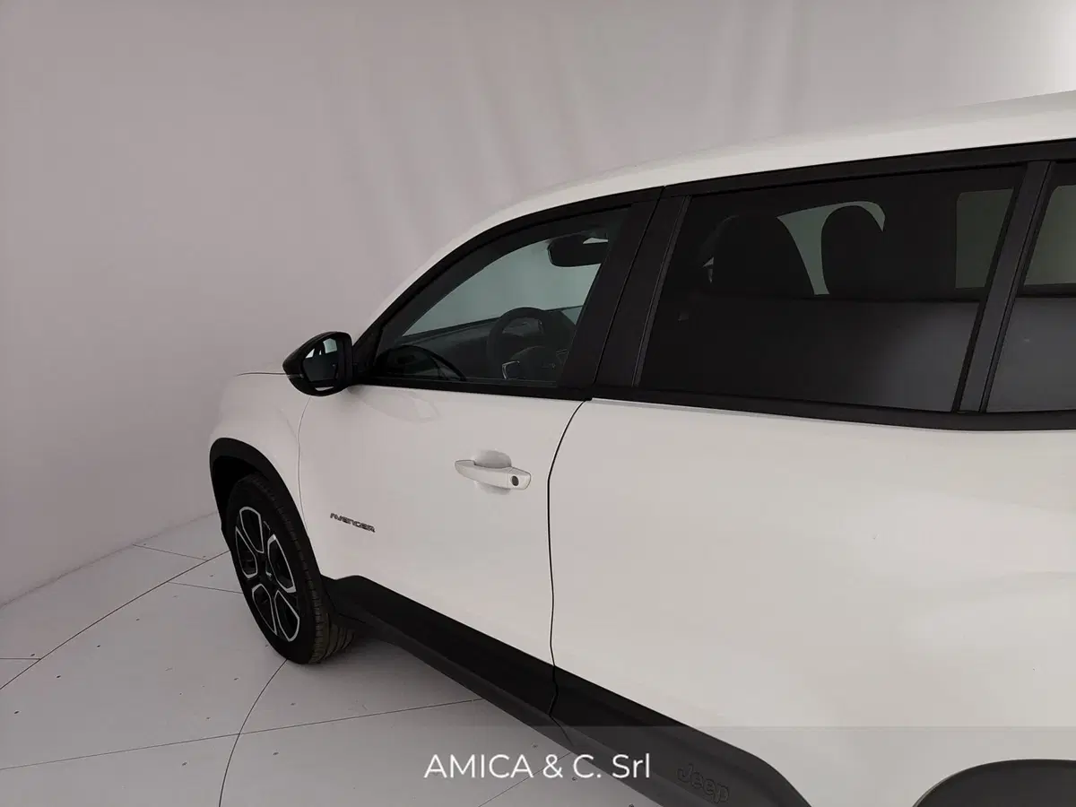 Jeep Avenger nuova a Caserta (12)