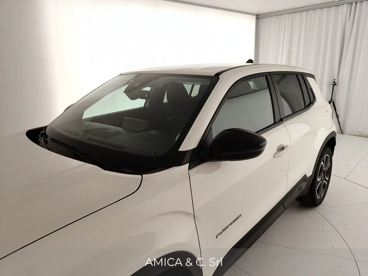 Jeep Avenger nuova a Caserta (14)