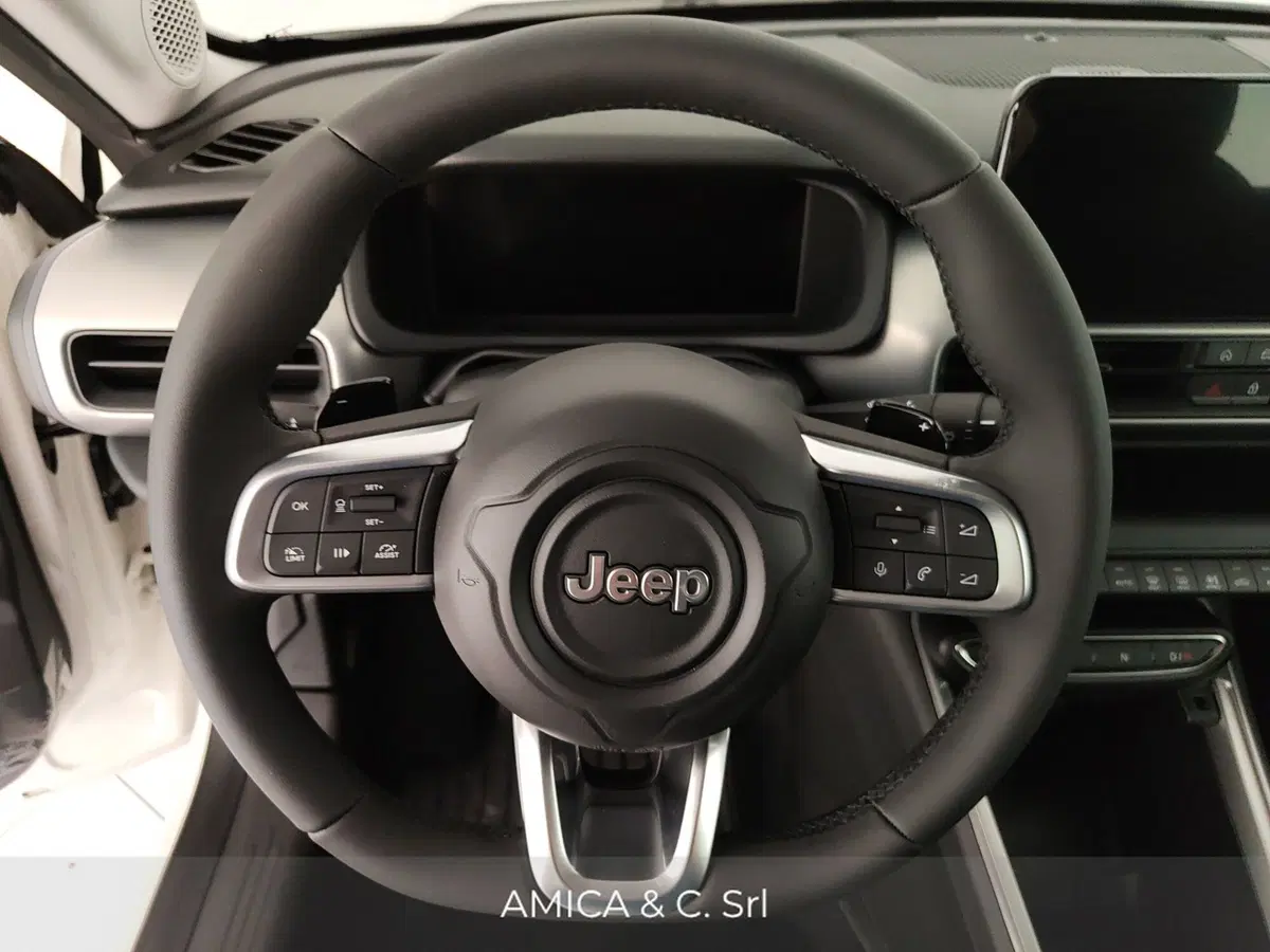 Jeep Avenger nuova a Caserta (19)