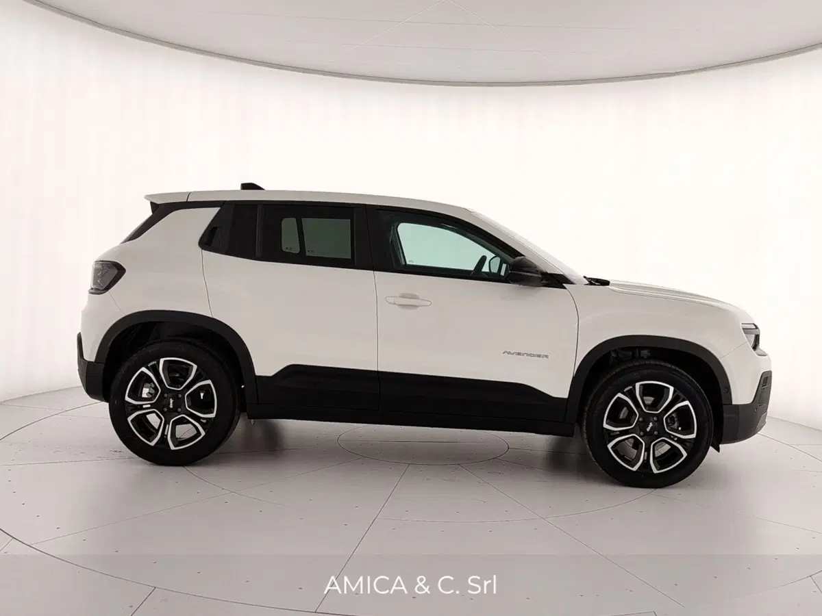 Jeep Avenger nuova a Caserta (7)
