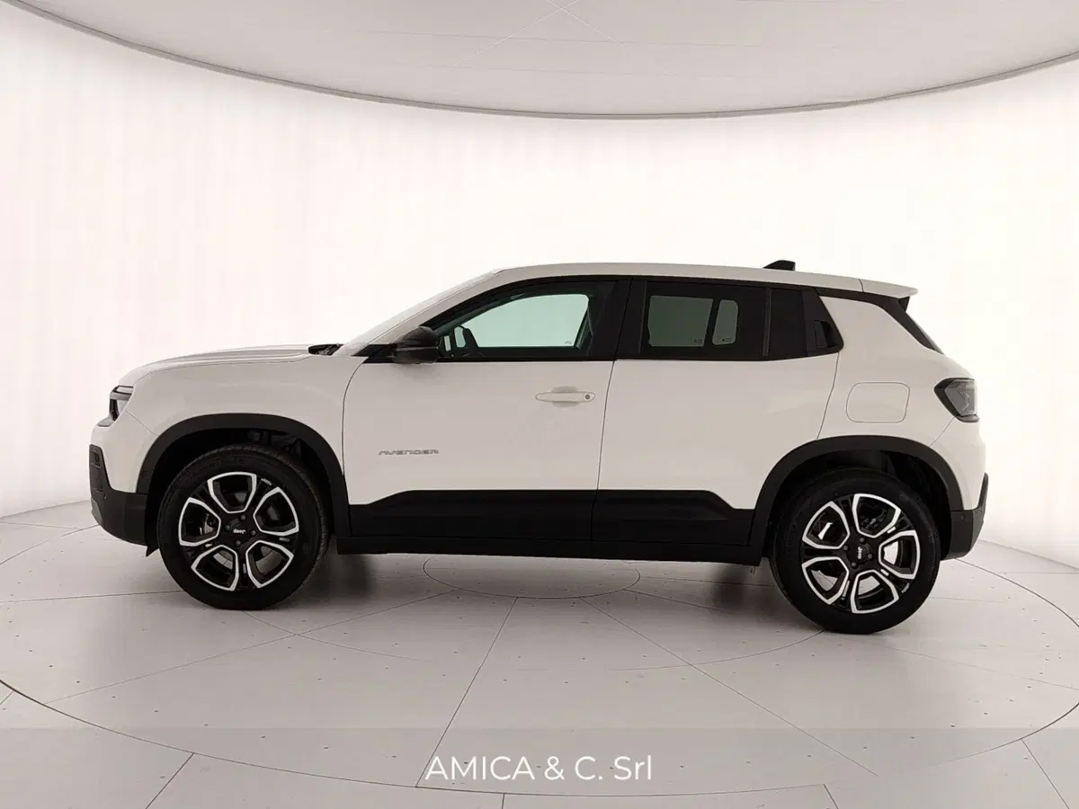 Jeep Avenger nuova a Caserta (8)