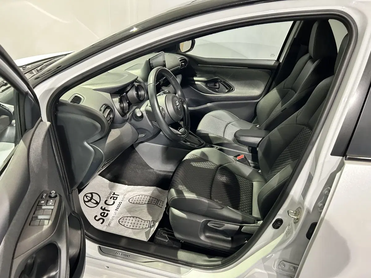 Toyota Yaris usata a Milano (11)
