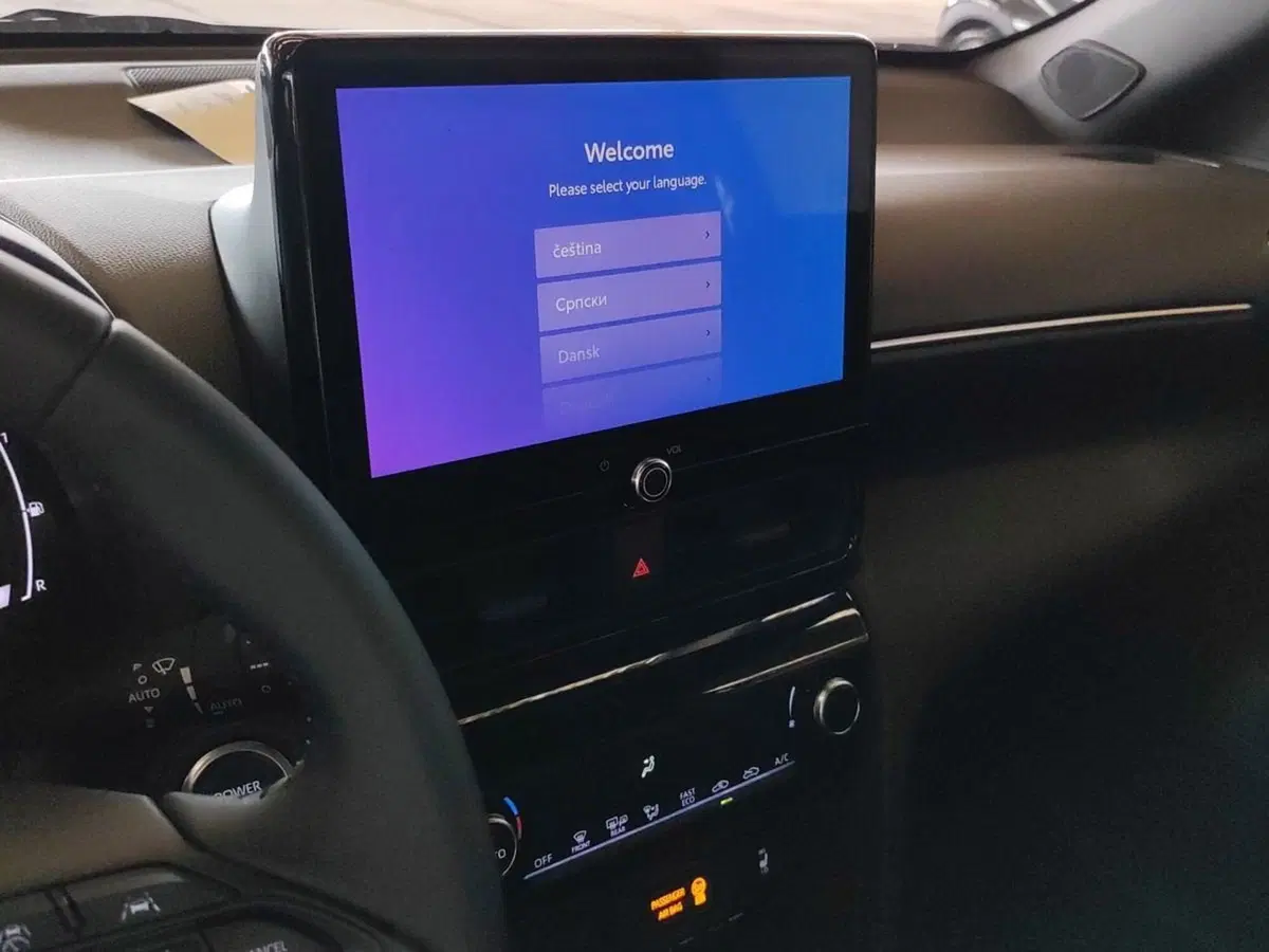 Toyota Yaris Cross nuova a Milano (10)