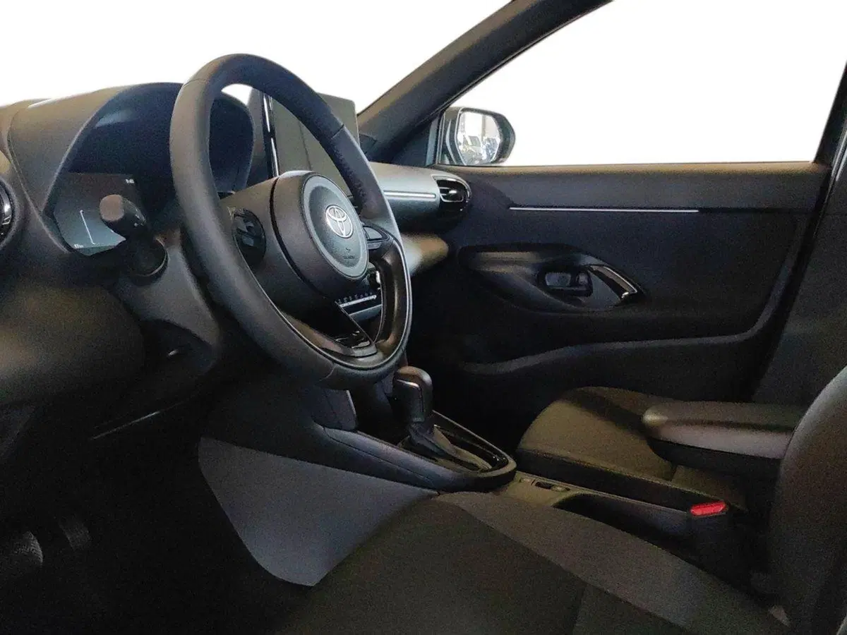 Toyota Yaris Cross nuova a Milano (7)