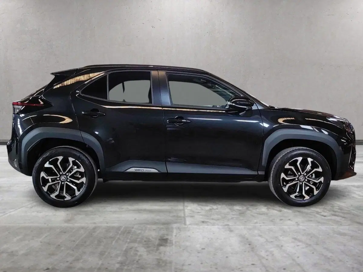 Toyota Yaris Cross nuova a Milano (4)