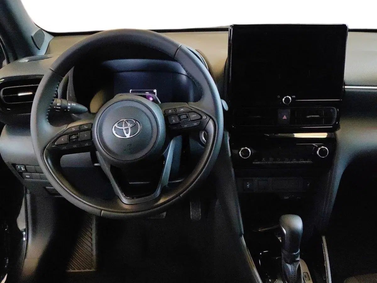 Toyota Yaris Cross nuova a Milano (8)