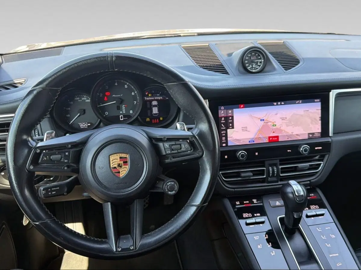 Porsche Macan usata a Pisa (9)