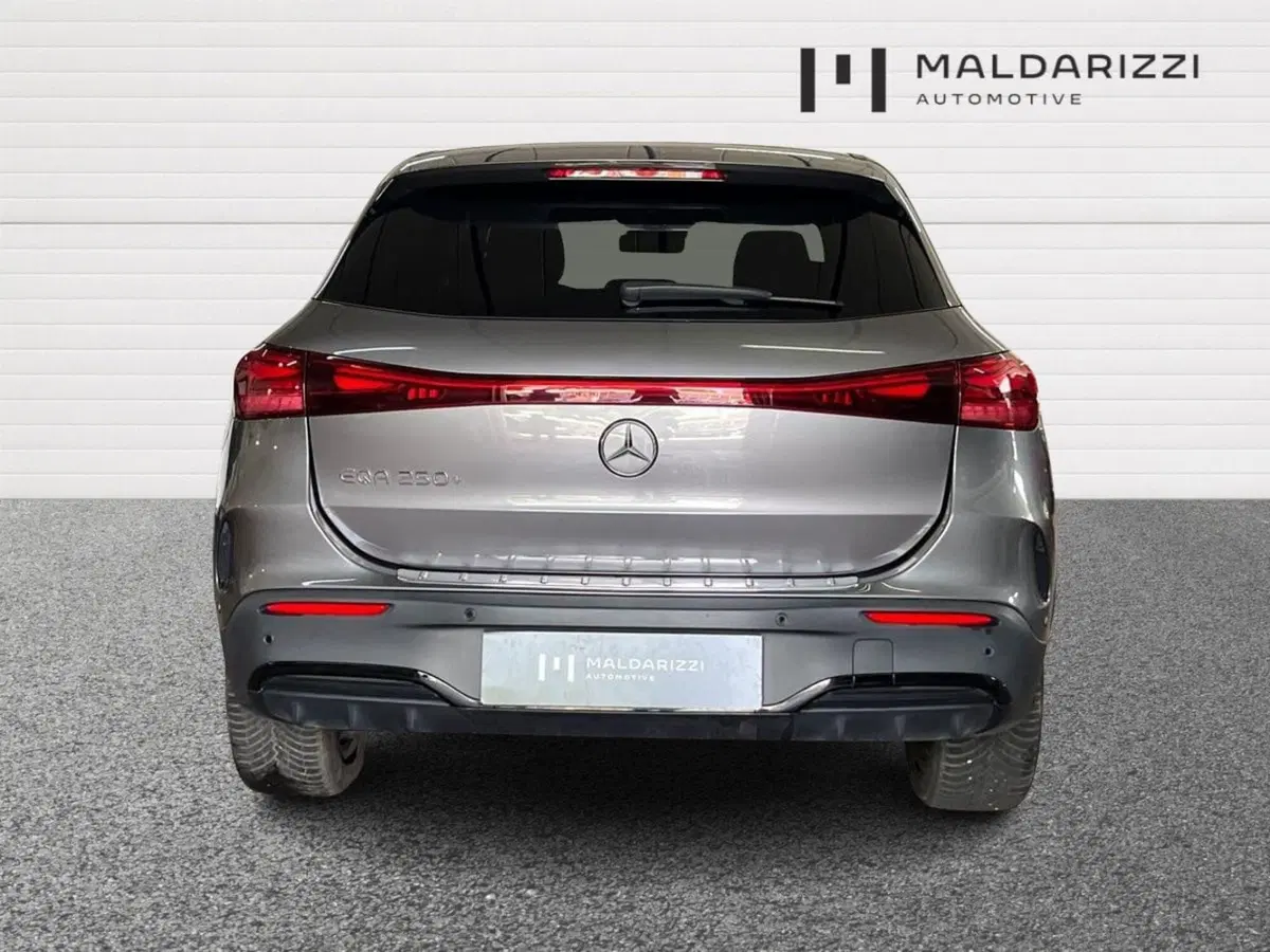 Mercedes-Benz EQA usata a Bari (3)