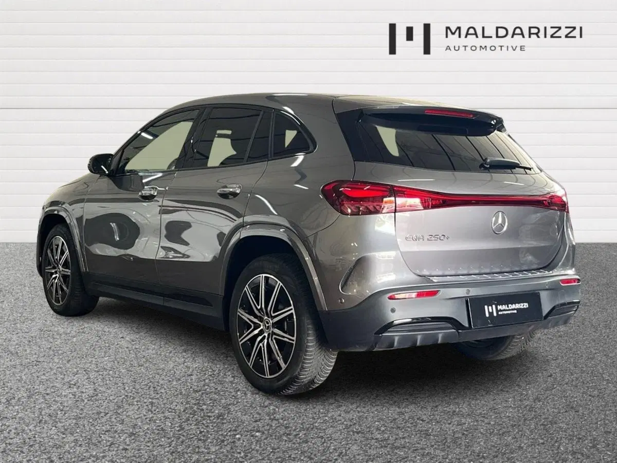 Mercedes-Benz EQA usata a Bari (4)
