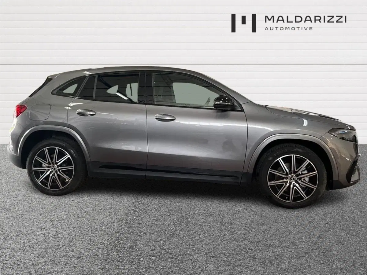 Mercedes-Benz EQA usata a Bari (5)