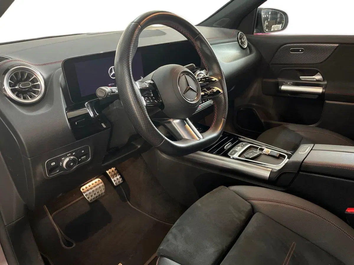 Mercedes-Benz EQA usata a Bari (7)