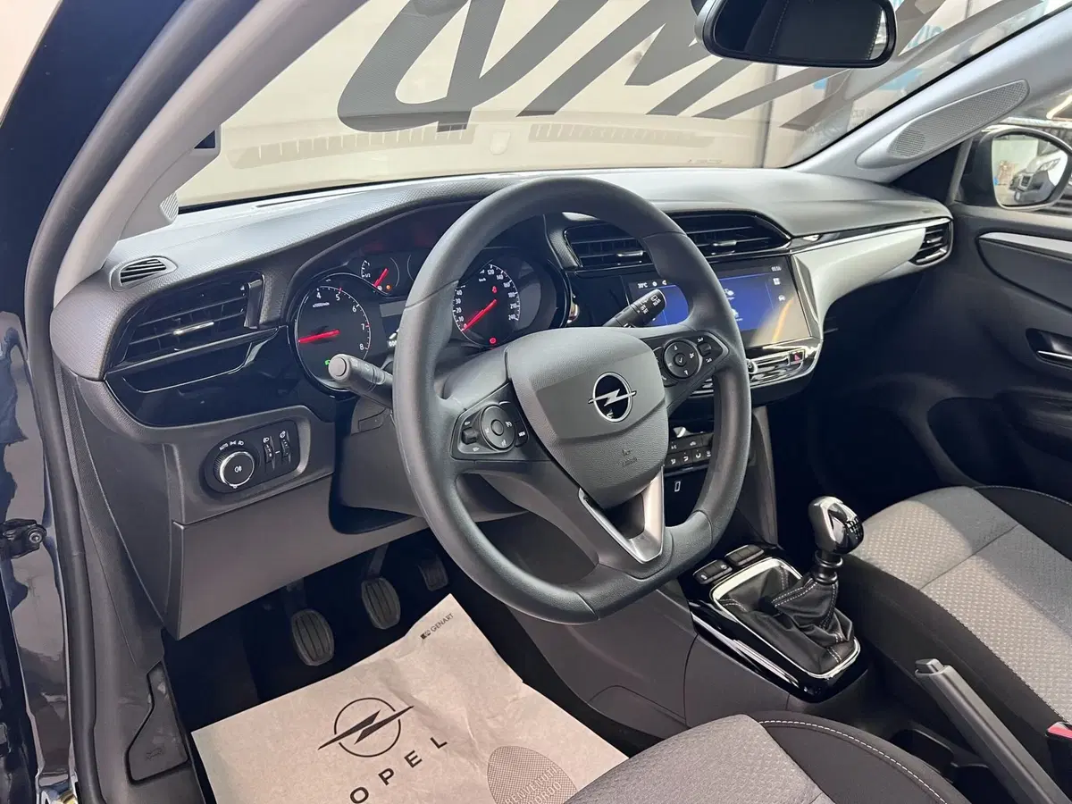 Opel Corsa nuova a Bari (12)