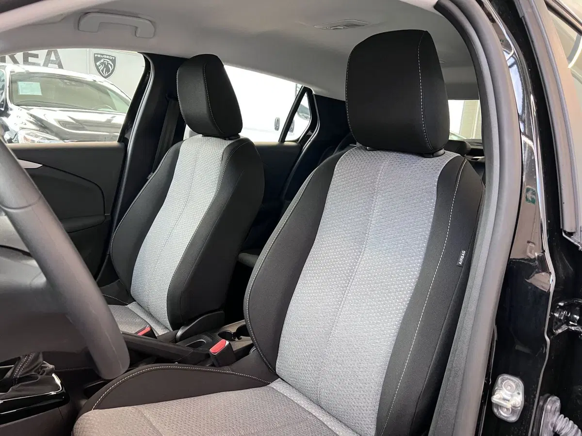 Opel Corsa nuova a Bari (13)